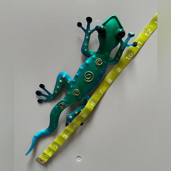 Decorative Green and Blue Gecko Wall Art - Picture 3 of 4